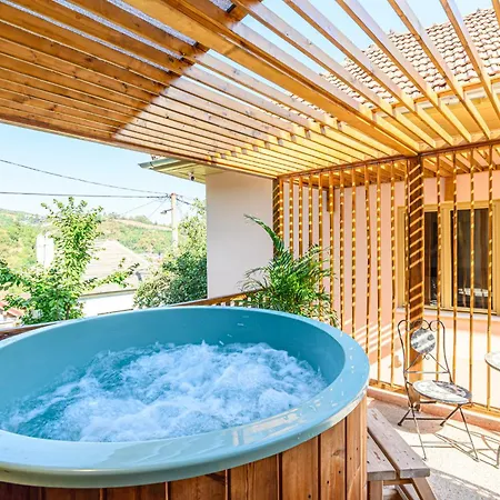 Lagom - Hot Tub Hideout