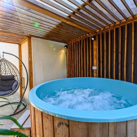 Lagom - Hot Tub Hideout Dom wakacyjny *