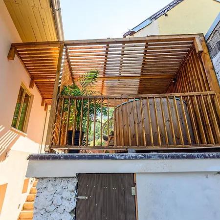 Lagom - Hot Tub Hideout Prázdninový dům Brašov