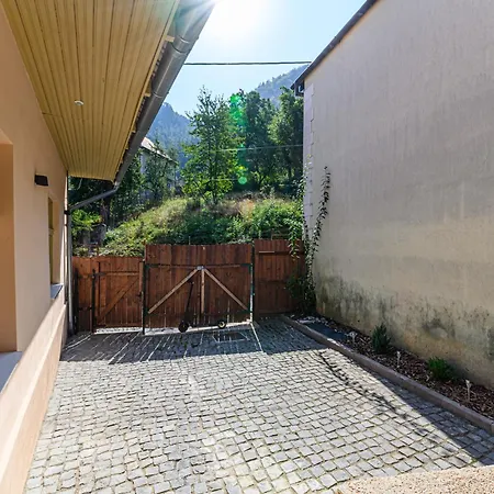 Lagom - Hot Tub Hideout