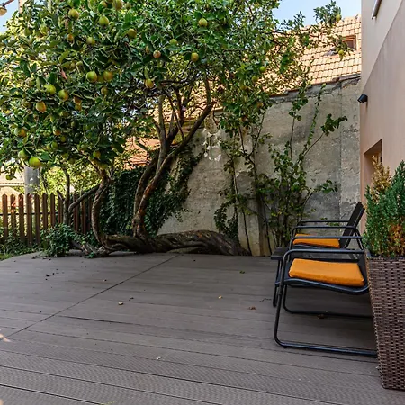 Lagom - Hot Tub Hideout Hébergement de vacances Braşov