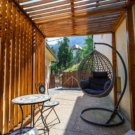 Lagom - Hot Tub Hideout *