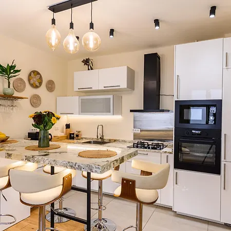 Lagom - Hot Tub Hideout Braszów