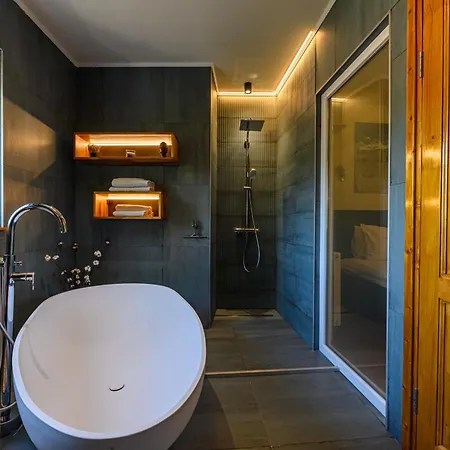 Lagom - Hot Tub Hideout *