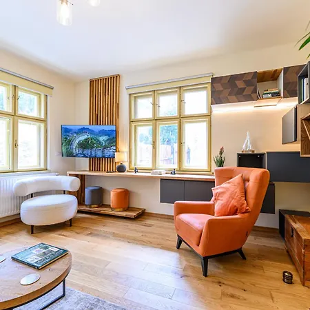 Lagom - Hot Tub Hideout