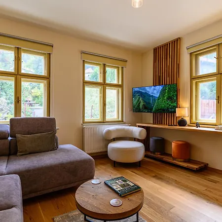 Lagom - Hot Tub Hideout Braşov