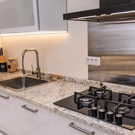 Prázdninový dům Lagom - Hot Tub Hideout Brašov