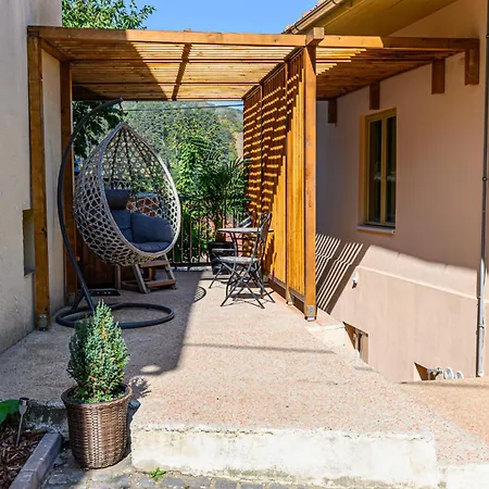 Lagom - Hot Tub Hideout Braşov