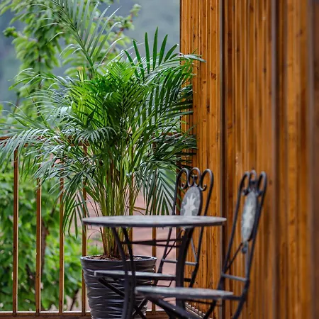 Lagom - Hot Tub Hideout *