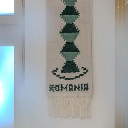 Lagom - Hot Tub Hideout *