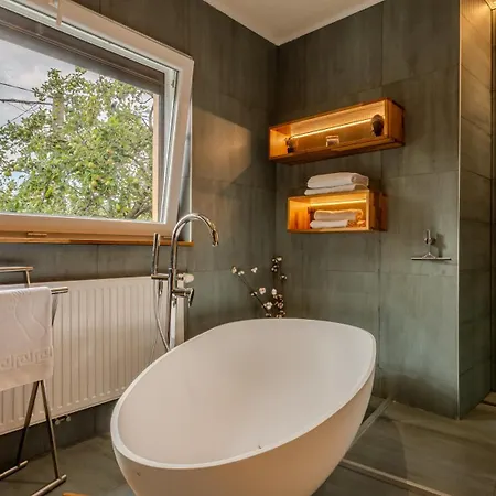 Lagom - Hot Tub Hideout * Braszów