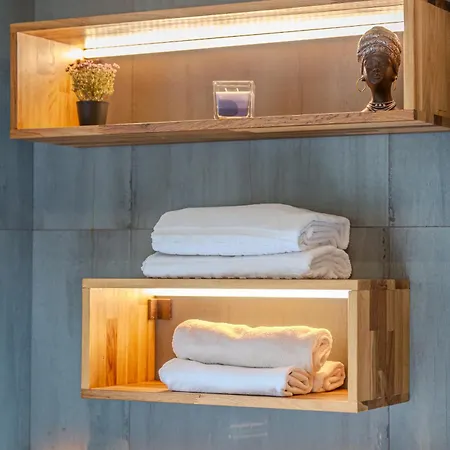 Lagom - Hot Tub Hideout Braşov