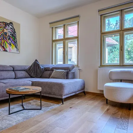 Lagom - Hot Tub Hideout