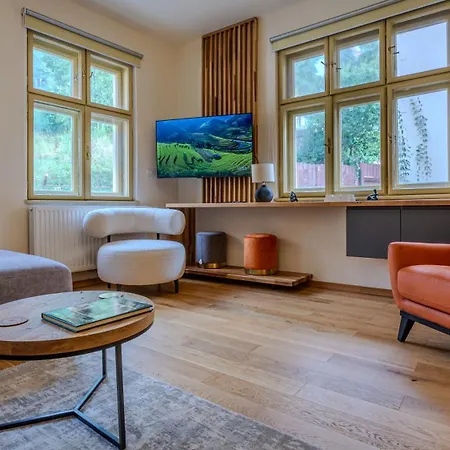 Lagom - Hot Tub Hideout Prázdninový dům Brašov