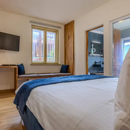 Lagom - Hot Tub Hideout Braşov