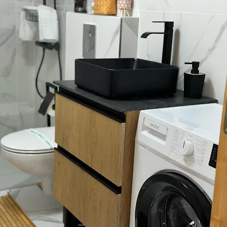 Lagom - Hot Tub Hideout