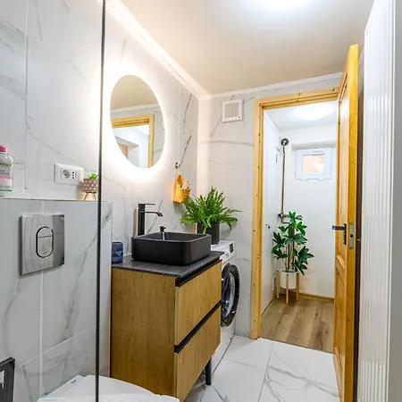 Lagom - Hot Tub Hideout Braşov