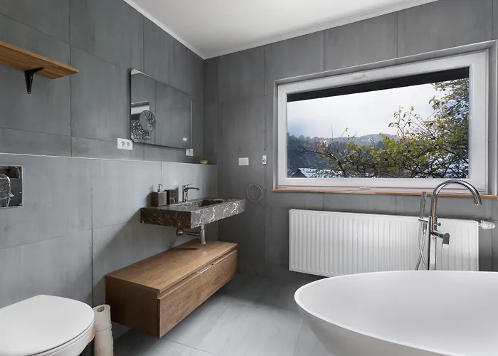 Lagom - Hot Tub Hideout