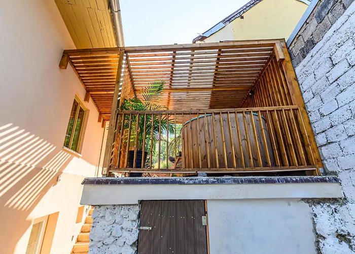 Lagom - Hot Tub Hideout Feriehus Braşov