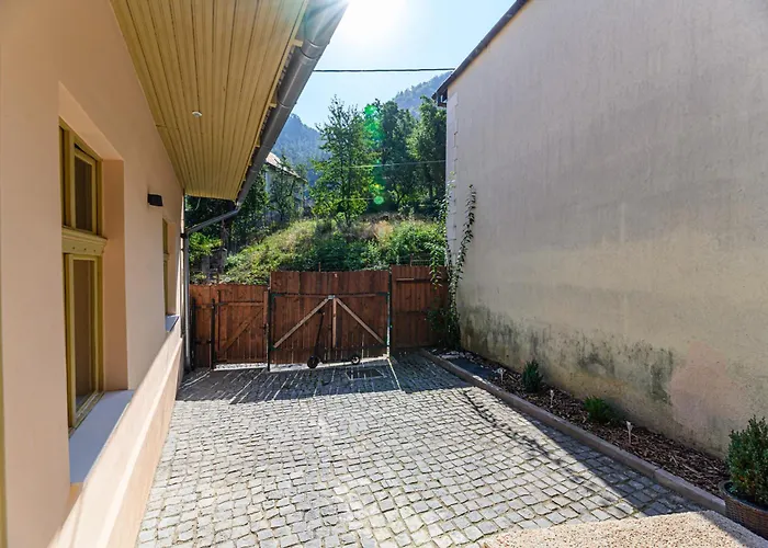 Lagom - Hot Tub Hideout