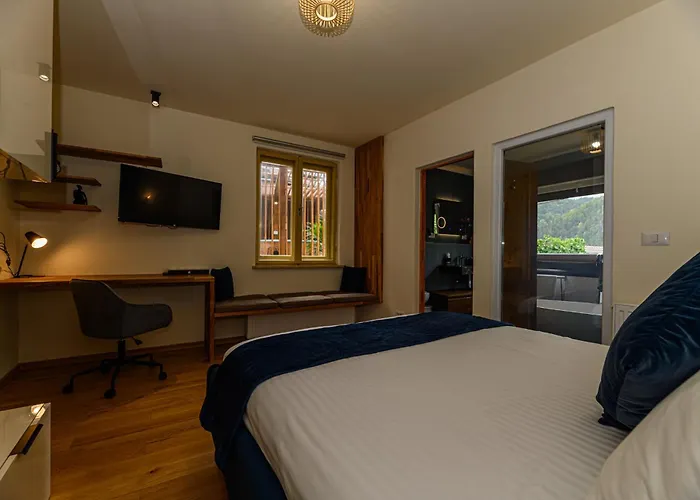 Lagom - Hot Tub Hideout Feriehus Braşov