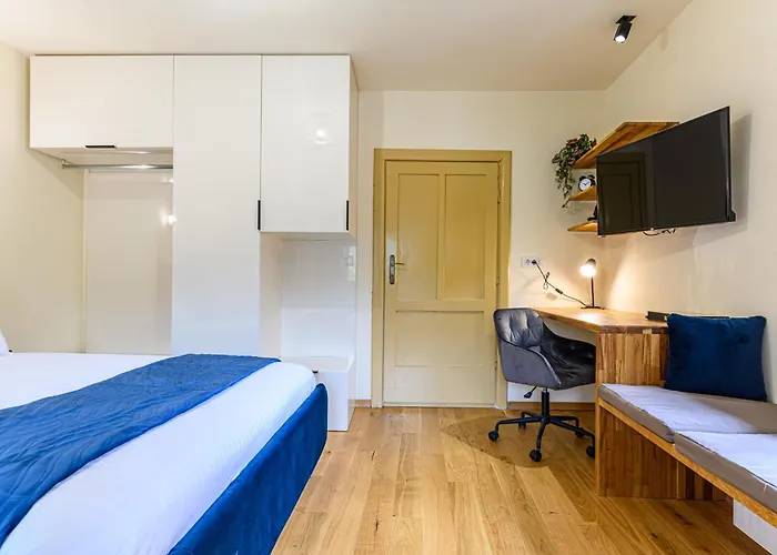 Lagom - Hot Tub Hideout * 布拉索夫