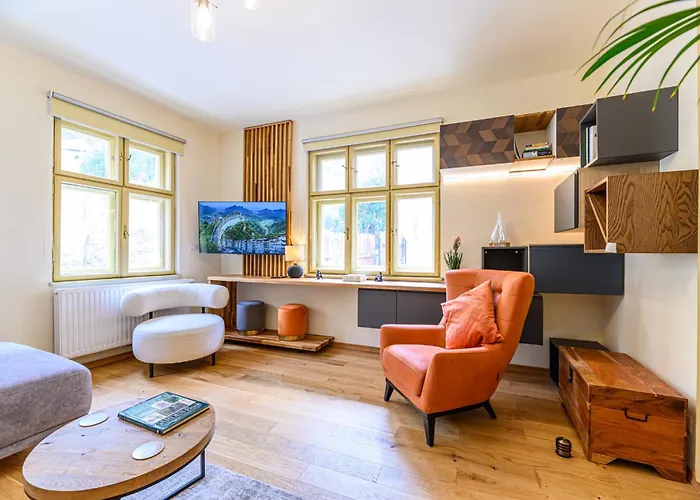 Lagom - Hot Tub Hideout