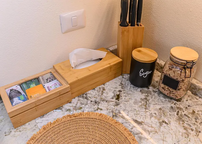 Lagom - Hot Tub Hideout