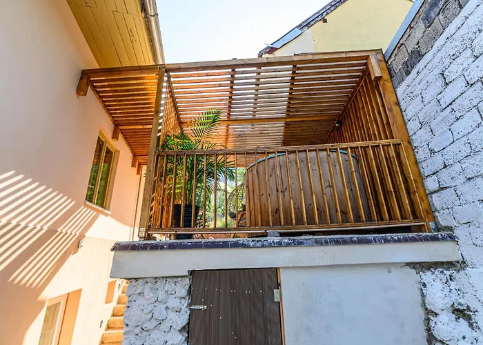 Lagom - Hot Tub Hideout 度假居