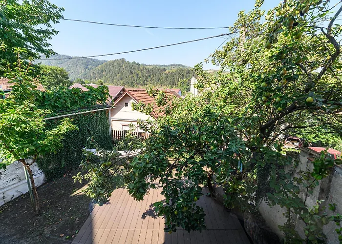 Lagom - Hot Tub Hideout 度假居