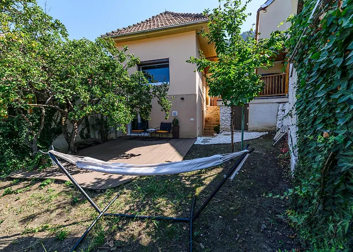 Lagom - Hot Tub Hideout *