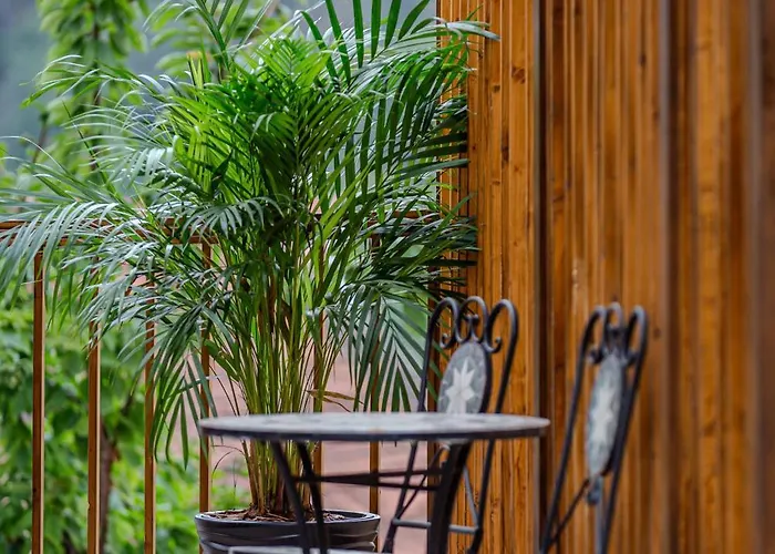 Lagom - Hot Tub Hideout *