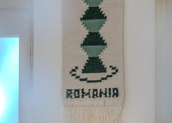 Lagom - Hot Tub Hideout *