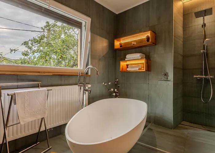 Lagom - Hot Tub Hideout * Braşov