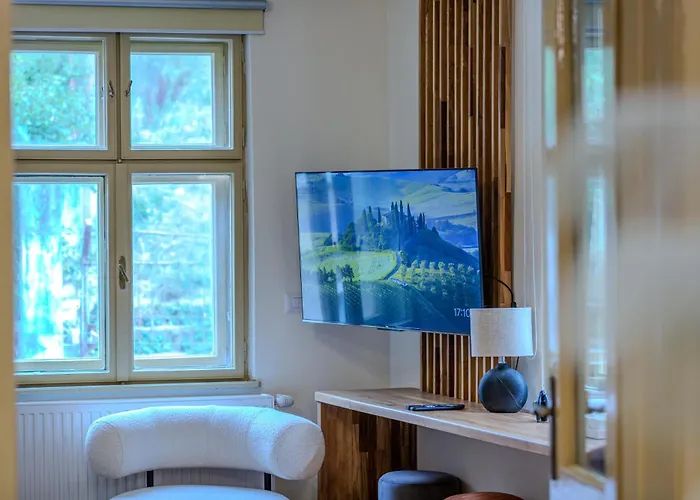 Lagom - Hot Tub Hideout 度假居 *