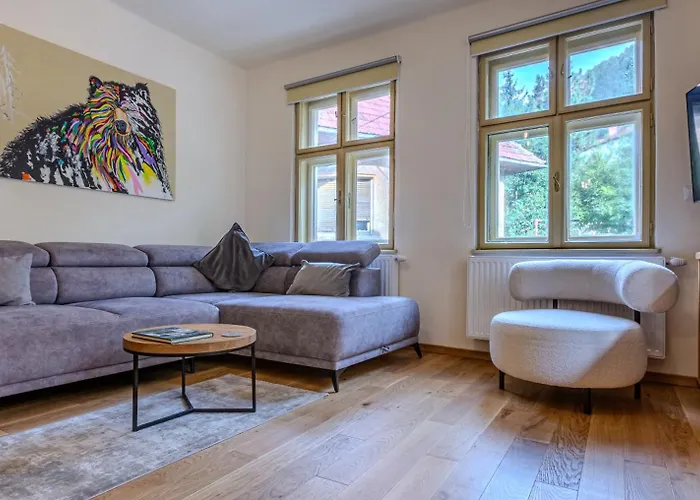 Lagom - Hot Tub Hideout