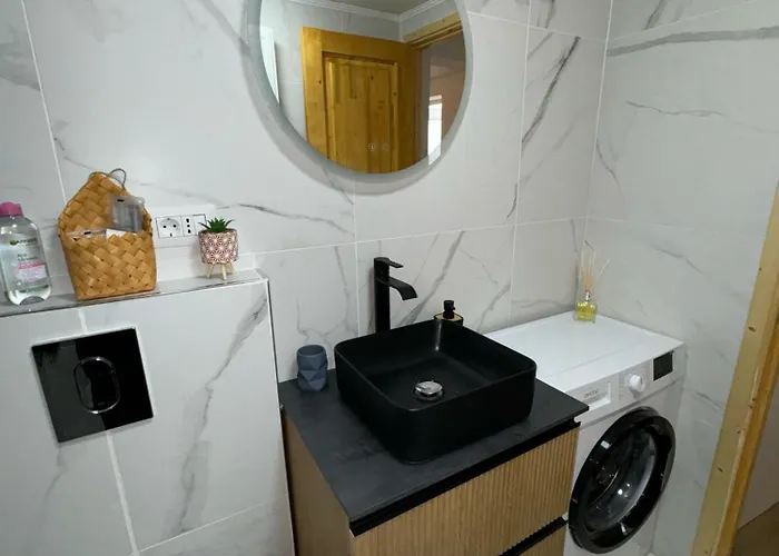 Lagom - Hot Tub Hideout 度假居 *