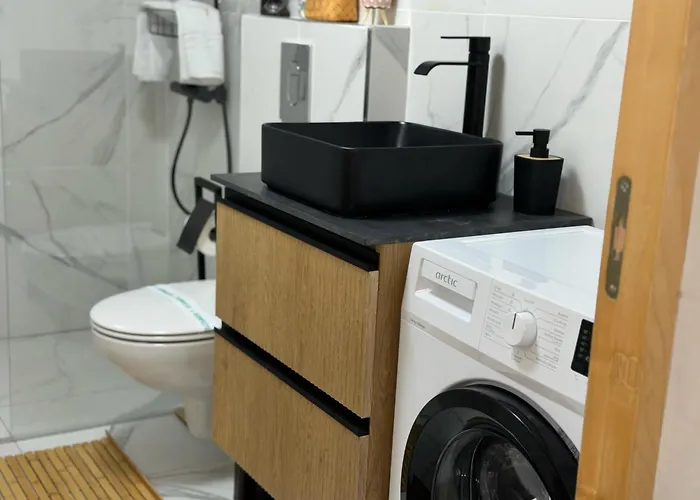 Lagom - Hot Tub Hideout