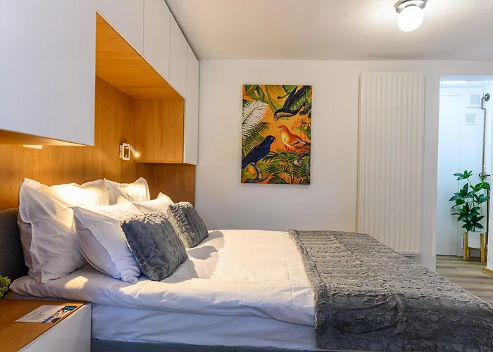 Lagom - Hot Tub Hideout