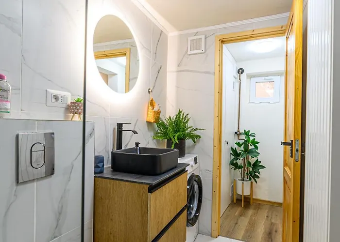 Lagom - Hot Tub Hideout Braşov